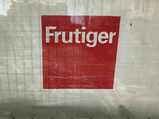 white type on red square: „Frutiger“