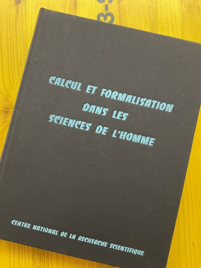 Cover of the proceedings of the conference CALCUL ET FORMALISATION DANS LES SCIENCES DE L'HOMME (1968), typeset in Banco.
