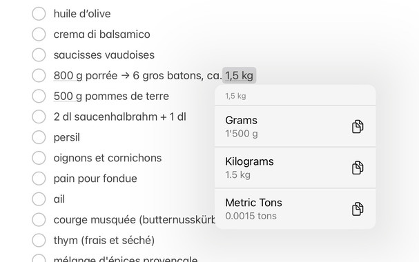 Screenshot of the iPadOS Notes app showing a shopping list and a popup menu for “1,5 kg” listing the equivalent weight in grams, kilograms, and metric tons.
