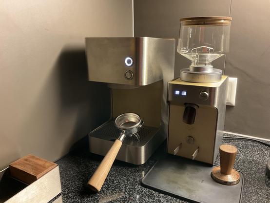 Zuriga espresso machine and grinder.