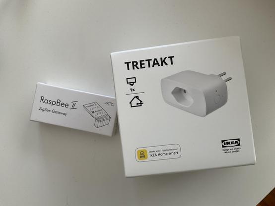 Photo of the boxes of the RaspBee II ZigBee gateway and the Ikea Trefakt “smart” socket.